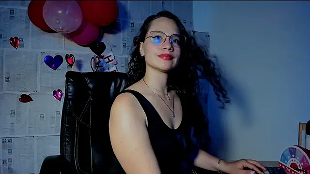 emmaTorres1 online show from February 17, 2025, 2:17 pm