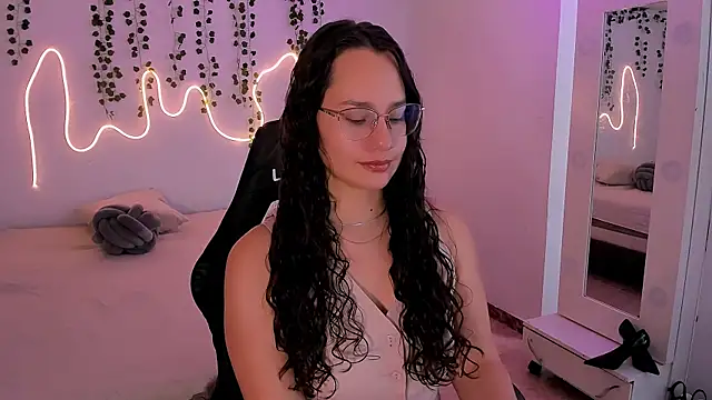 emmaTorres1 online show from October 15, 2025, 2:14 pm