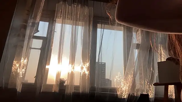 eva varnerr online show from March 11, 2026, 5:23 am