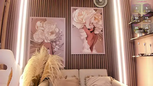 Daphne Fox  online show from November 26, 2025, 3:28 am