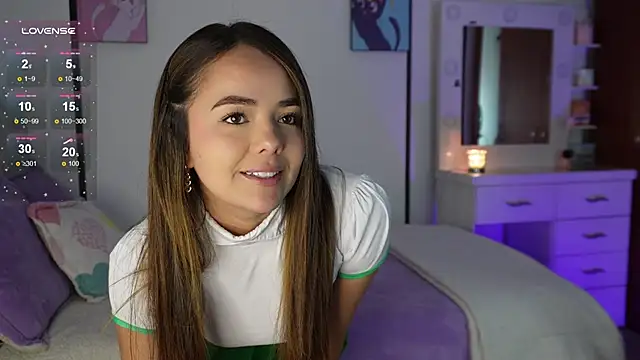 Snapshot of Hannah-Rose chatting on February 8, 2025, 10:51 pm Hannah-Rose online show from February 8, 2025, 10:51 pm