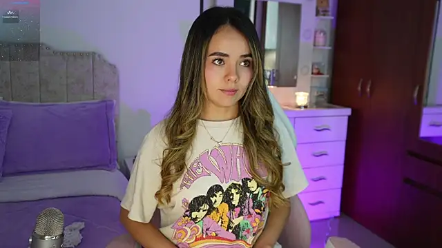 Snapshot of Hannah-Rose chatting on April 1, 2026, 1:51 am Hannah-Rose online show from April 1, 2026, 1:51 am