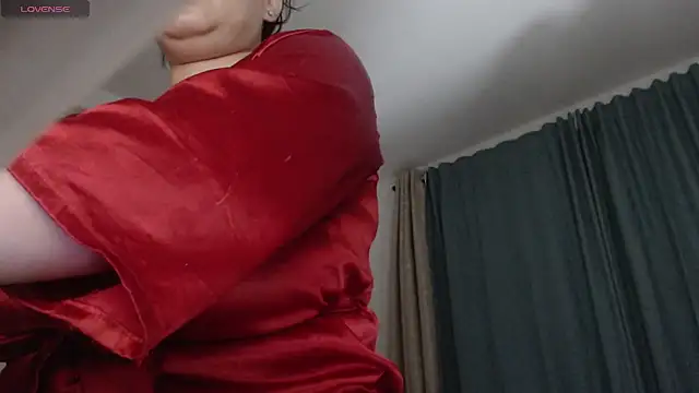 Snapshot of MommyHelpsmee chatting on October 29, 2025, 7:29 am MommyHelpsmee online show from October 29, 2025, 7:29 am