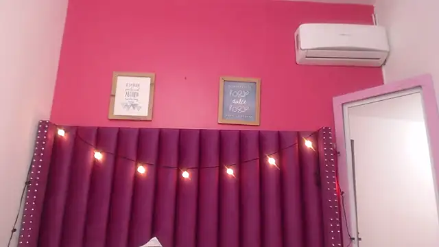 Snapshot of MommyHelpsmee chatting on February 26, 2025, 6:40 am MommyHelpsmee online show from February 26, 2025, 6:40 am