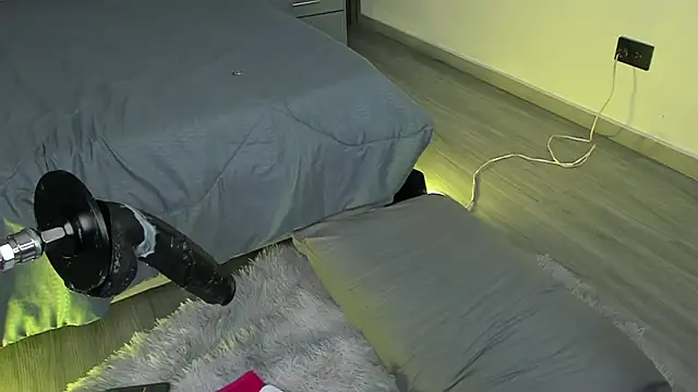 LolaAngellx online show from April 21, 2026, 1:42 am