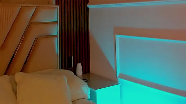 Snapshot of LolaAngellx chatting on March 11, 2025, 11:26 pm LolaAngellx online show from March 11, 2025, 11:26 pm