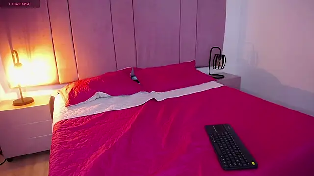 PamelaEvans   online show from February 4, 2025, 8:17 pm