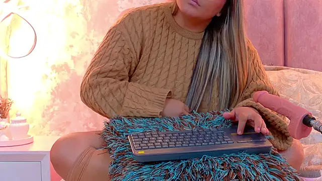 MiaLaurents online show from April 11, 2026, 7:45 am