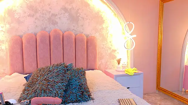 MiaLaurents online show from February 22, 2026, 3:42 am