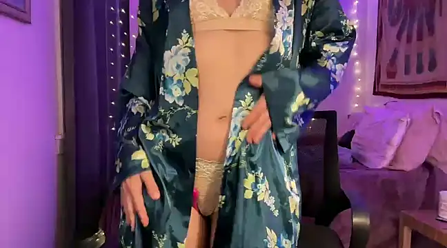 leahsparkles online show from March 19, 2025, 3:52 am