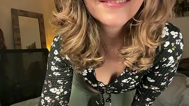 leahsparkles online show from November 19, 2025, 3:50 am