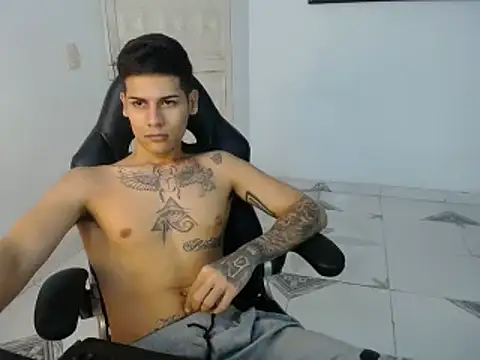 Snapshot of Clyde019 chatting on February 4, 2025, 5:34 pm Clyde019 online show from February 4, 2025, 5:34 pm