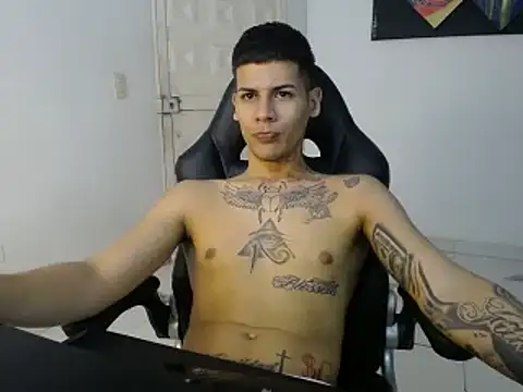 Snapshot of Clyde019 chatting on February 11, 2025, 8:05 am Clyde019 online show from February 11, 2025, 8:05 am