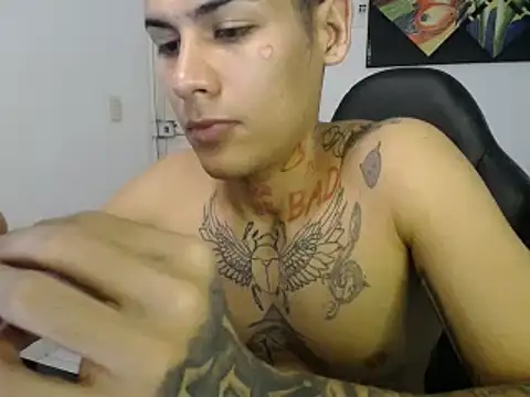 Snapshot of Clyde019 chatting on February 17, 2025, 7:12 pm Clyde019 online show from February 17, 2025, 7:12 pm