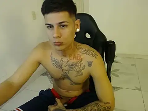 Snapshot of Clyde019 chatting on January 19, 2025, 5:15 am Clyde019 online show from January 19, 2025, 5:15 am