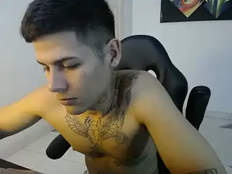 Snapshot of Clyde019 chatting on February 13, 2025, 5:54 pm Clyde019 online show from February 13, 2025, 5:54 pm