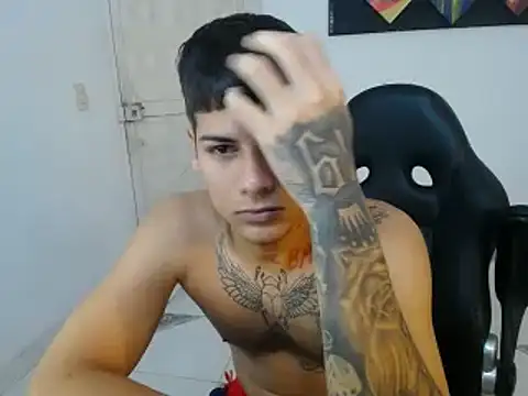 Snapshot of Clyde019 chatting on January 17, 2025, 2:18 pm Clyde019 online show from January 17, 2025, 2:18 pm