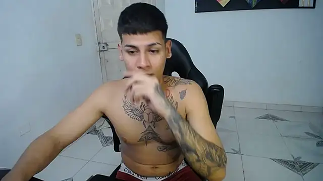 Snapshot of Clyde019 chatting on March 1, 2025, 12:50 am Clyde019 online show from March 1, 2025, 12:50 am