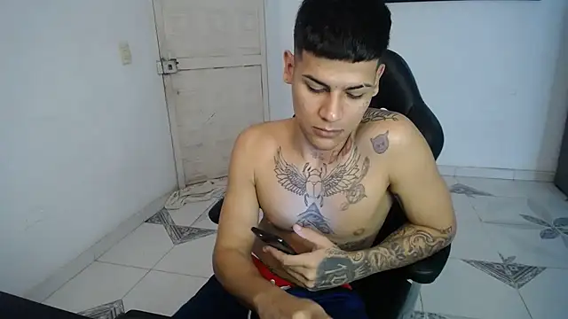 Snapshot of Clyde019 chatting on February 26, 2025, 4:49 pm Clyde019 online show from February 26, 2025, 4:49 pm