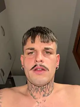 Snapshot of D3V0Z chatting on November 14, 2025, 10:13 pm D3V0Z online show from November 14, 2025, 10:13 pm