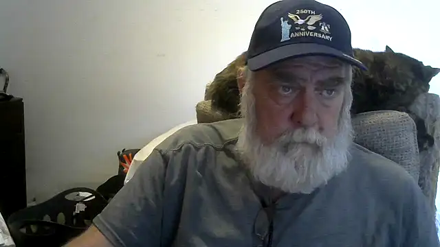 Snapshot of viejo_oso chatting on April 19, 2026, 8:22 pm viejo oso online show from April 19, 2026, 8:22 pm