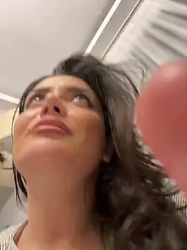 Snapshot of myakalifa chatting on March 17, 2025, 7:48 pm myakalifa online show from March 17, 2025, 7:48 pm