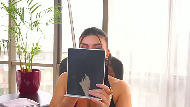 Snapshot of myakalifa chatting on March 15, 2025, 8:48 am myakalifa online show from March 15, 2025, 8:48 am