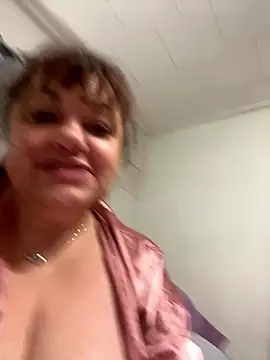 Snapshot of Luciouslouise72@xh chatting on January 16, 2026, 8:24 pm Luciouslouise72xh online show from January 16, 2026, 8:24 pm