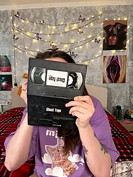 Sabrina shells online show from December 18, 2025, 10:52 am