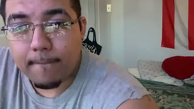 Snapshot of cloudy_couple444 chatting on February 21, 2025, 3:43 pm cloudy couple444 online show from February 21, 2025, 3:43 pm