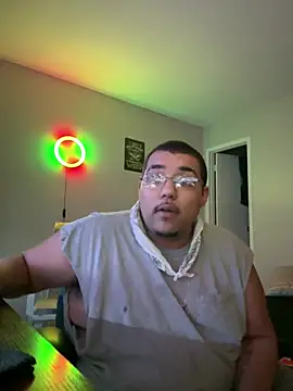 Snapshot of cloudy_couple444 chatting on February 8, 2025, 8:09 am cloudy couple444 online show from February 8, 2025, 8:09 am