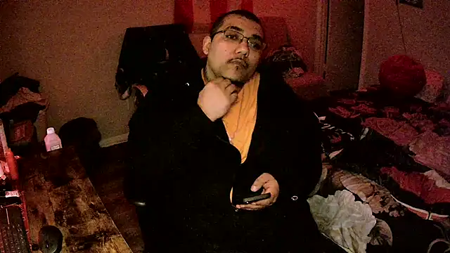 Snapshot of cloudy_couple444 chatting on March 3, 2025, 6:20 am cloudy couple444 online show from March 3, 2025, 6:20 am