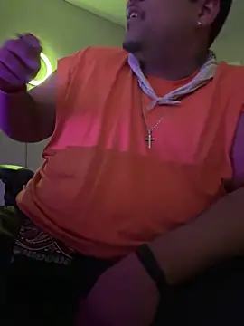 Snapshot of cloudy_couple444 chatting on February 3, 2025, 5:40 am cloudy couple444 online show from February 3, 2025, 5:40 am