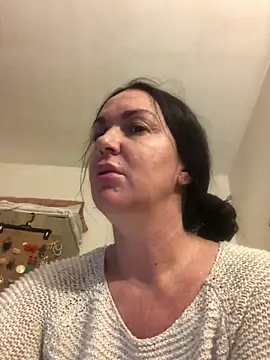 BELLAMORGANE1 online show from November 4, 2025, 8:56 pm