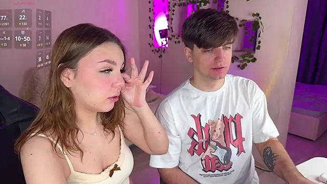 RobertAndLinela online show from December 22, 2025, 5:18 am