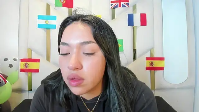 IsabellRodriguez18 online show from June 13, 2026, 4:21 am