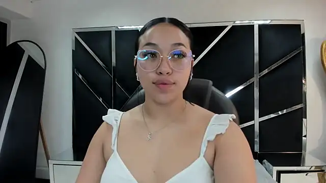 IsabellRodriguez18 online show from November 18, 2025, 3:54 am