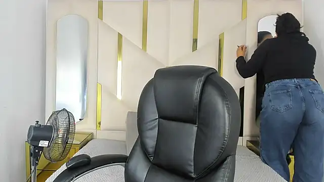 IsabellRodriguez18 online show from November 13, 2025, 3:32 am