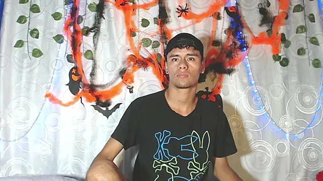 Andres 7676 online show from October 12, 2025, 9:49 pm