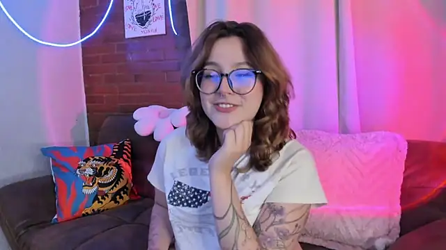 Hazelbrownn2000 online show from October 21, 2025, 10:53 pm