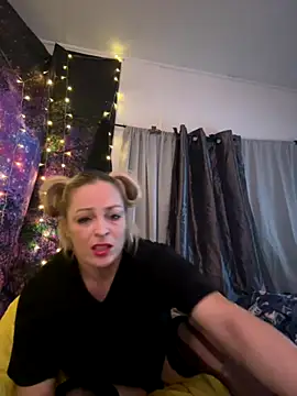 kayNkris online show from December 3, 2025, 6:47 am