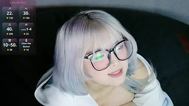 Yu UwU  online show from October 30, 2025, 1:20 pm