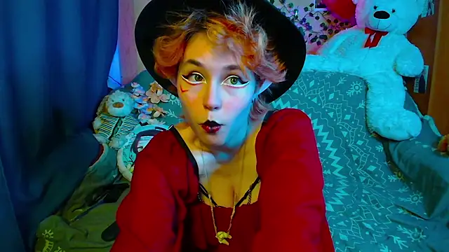 TrickyKitsune online show from February 12, 2026, 4:18 pm