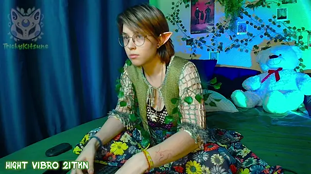 Snapshot of TrickyKitsune chatting on May 21, 2026, 2:58 pm TrickyKitsune online show from May 21, 2026, 2:58 pm
