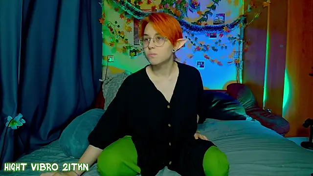 Snapshot of TrickyKitsune chatting on December 4, 2025, 1:21 pm TrickyKitsune online show from December 4, 2025, 1:21 pm