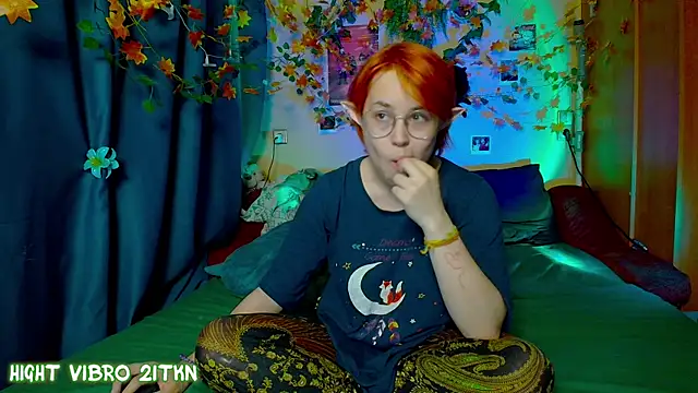 Snapshot of TrickyKitsune chatting on November 3, 2025, 1:37 pm TrickyKitsune online show from November 3, 2025, 1:37 pm