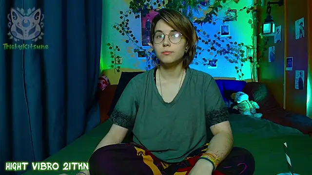 Snapshot of TrickyKitsune chatting on May 11, 2026, 4:04 pm TrickyKitsune online show from May 11, 2026, 4:04 pm