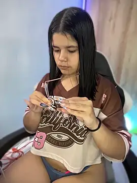 Snapshot of pretty_angela1 chatting on May 2, 2026, 3:17 pm pretty angela1 online show from May 2, 2026, 3:17 pm