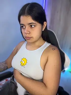 Snapshot of pretty_angela1 chatting on May 4, 2026, 4:10 pm pretty angela1 online show from May 4, 2026, 4:10 pm