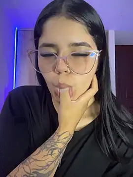 Snapshot of pretty_angela1 chatting on June 6, 2026, 7:52 pm pretty angela1 online show from June 6, 2026, 7:52 pm